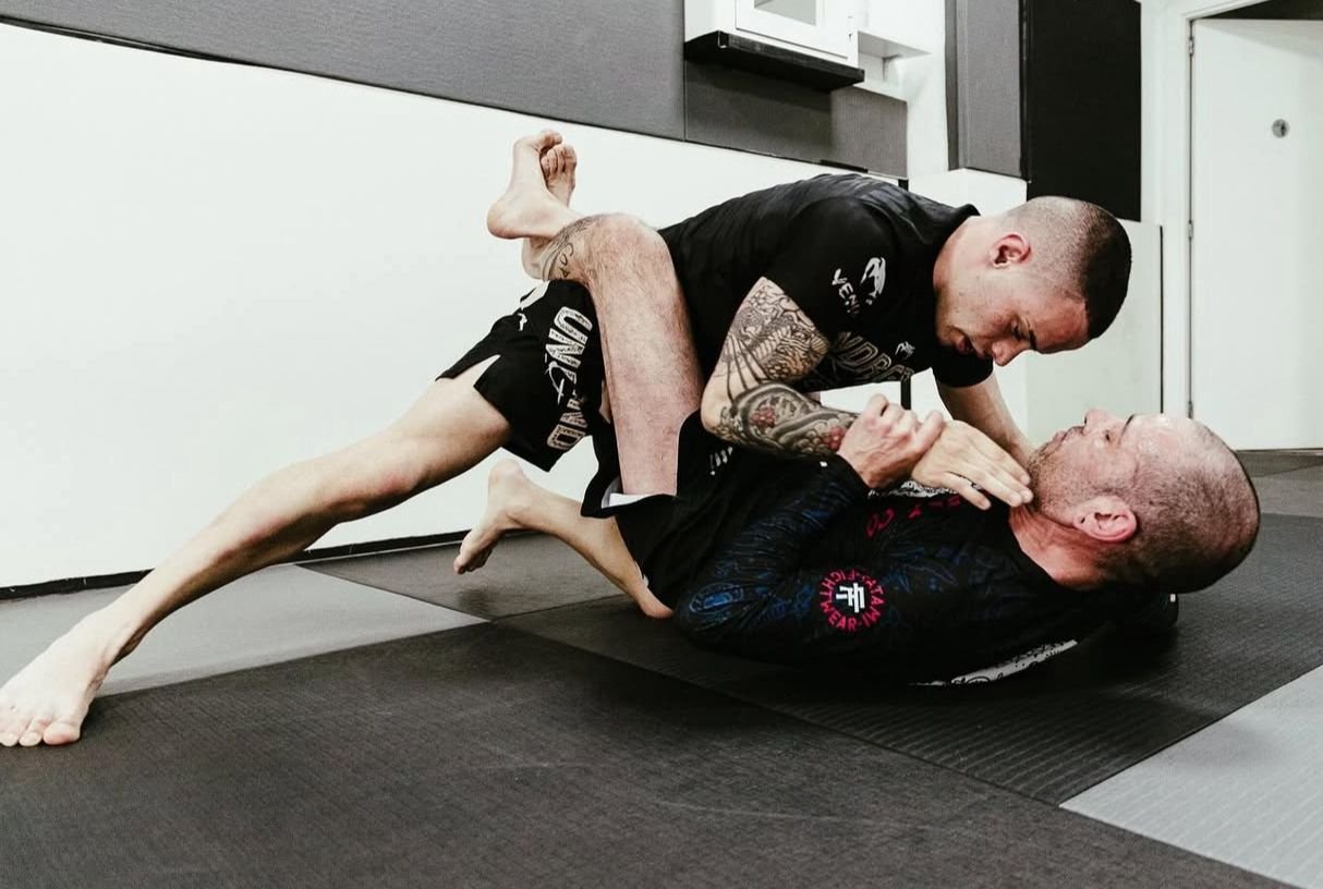 Técnicas de sumisión en clase de BJJ en Barcelona