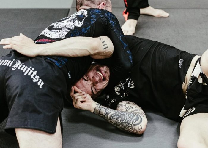Técnicas de suelo en clase de MMA en Barcelona